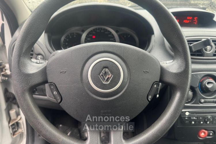 Renault Clio III (B/C85) 1.5 dCi 70ch Dynamique 3p - <small></small> 3.990 € <small>TTC</small> - #10