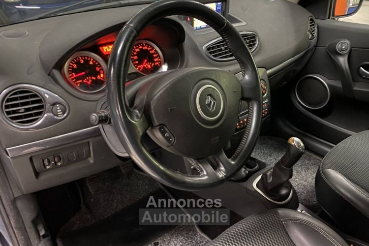 Renault Clio III (B/C85) 1.5 dCi 90ch Dynamique TomTom 3p - <small></small> 4.690 € <small>TTC</small> - #9