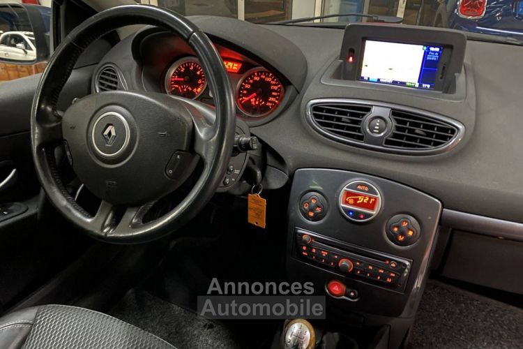 Renault Clio III (B/C85) 1.5 dCi 90ch Dynamique TomTom 3p - <small></small> 4.690 € <small>TTC</small> - #13