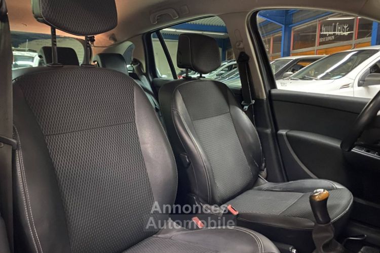 Renault Clio III (B/C85) 1.5 dCi 90ch Dynamique TomTom 3p - <small></small> 4.690 € <small>TTC</small> - #15