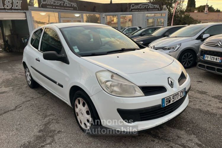 Renault Clio iii dci 70 cv - <small></small> 2.490 € <small>TTC</small> - #1