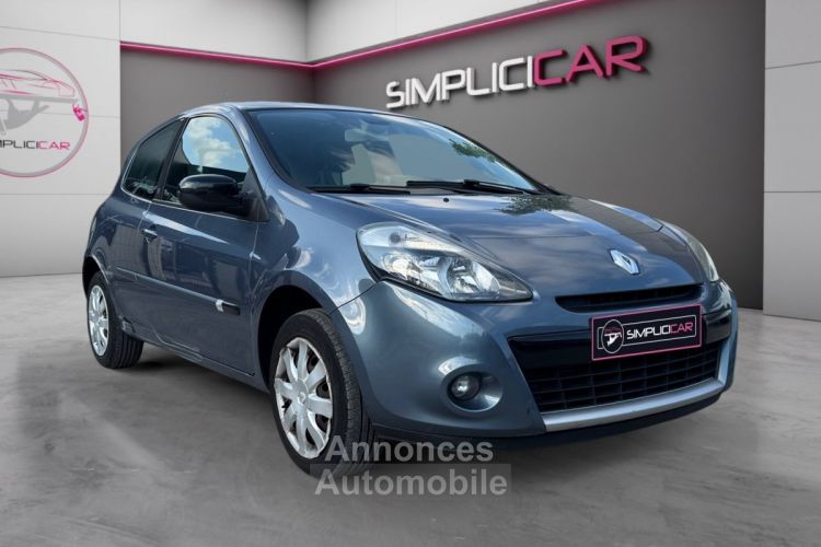 Renault Clio III dCi 75 eco2 20th anniversaire / Tom Tom Nav - <small></small> 3.990 € <small>TTC</small> - #1