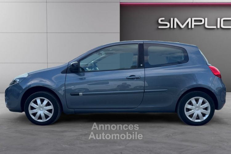 Renault Clio III dCi 75 eco2 20th anniversaire / Tom Tom Nav - <small></small> 3.990 € <small>TTC</small> - #4