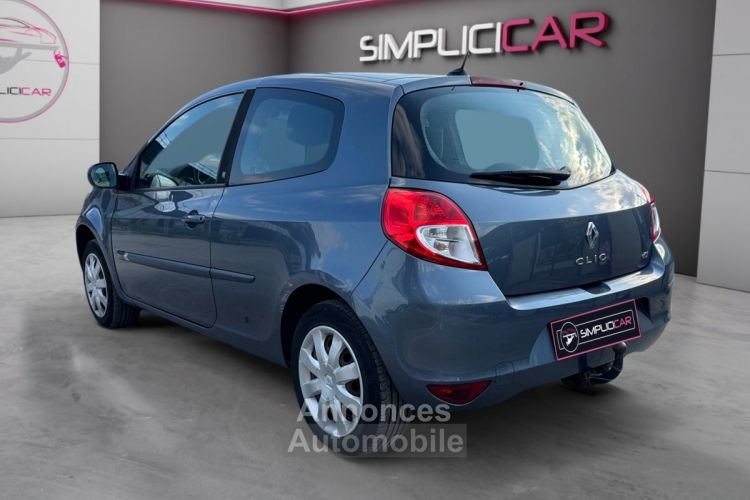 Renault Clio III dCi 75 eco2 20th anniversaire / Tom Tom Nav - <small></small> 3.990 € <small>TTC</small> - #5