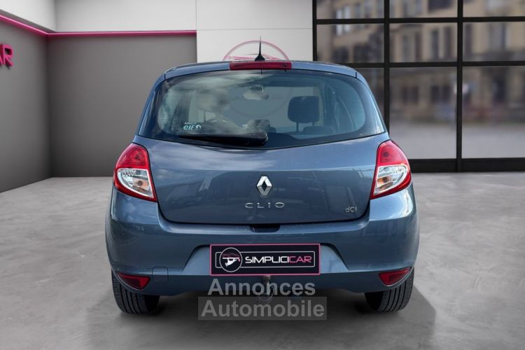 Renault Clio III dCi 75 eco2 20th anniversaire / Tom Tom Nav - <small></small> 3.990 € <small>TTC</small> - #7