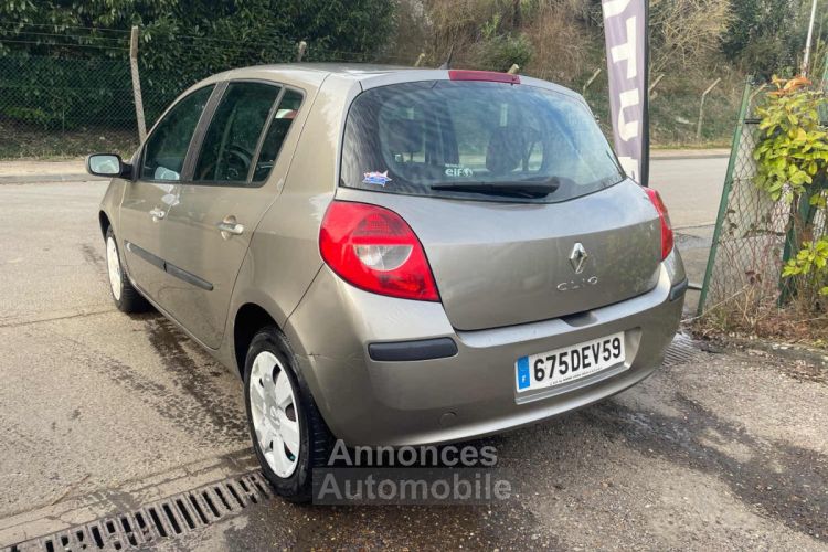 Renault Clio III DYNAMIQUE 1.5 DCI 79CV - <small></small> 3.990 € <small>TTC</small> - #11