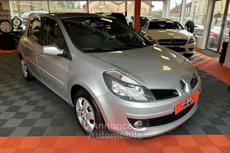 Renault Clio III INITIAL PARIS BVA 1.6I 16V 110 cv Garantie 12 mois - <small></small> 6.990 € <small>TTC</small> - #1