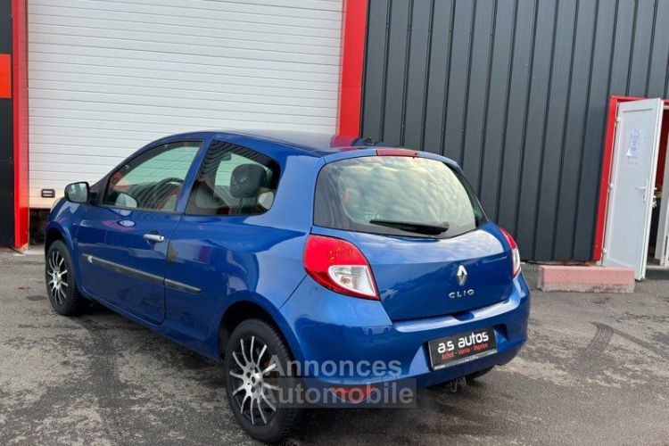 Renault Clio III phase 2 1.2 i 16v eco 75 CV attelage Clim jantes allu - - <small></small> 3.990 € <small>TTC</small> - #2