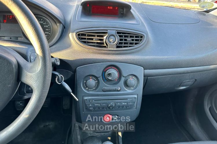 Renault Clio III Phase 2 1.5 DCI 75 AUTHENTIQUE - <small></small> 4.995 € <small>TTC</small> - #12