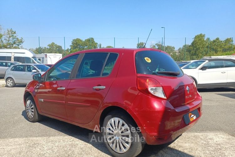 Renault Clio III PHASE 2 1.5 DCi DYNAMIQUE TOMTOM - 5 PORTES HISTORIQUE COMPLET - <small></small> 4.990 € <small>TTC</small> - #4