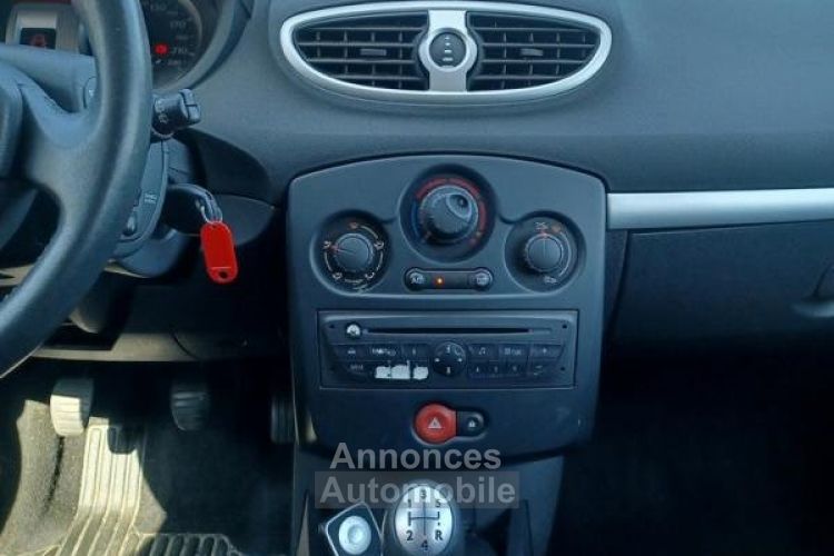 Renault Clio III PHASE 2 1.5 DCi DYNAMIQUE TOMTOM - 5 PORTES HISTORIQUE COMPLET - <small></small> 4.990 € <small>TTC</small> - #11