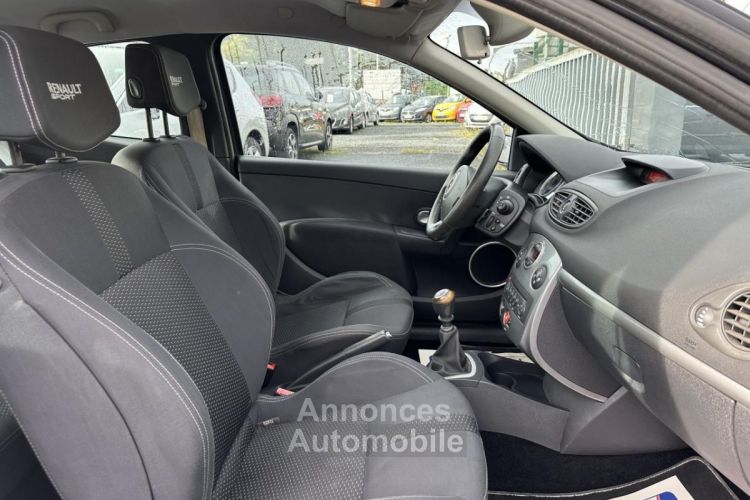 Renault Clio RS 2.0i - 200 3p Clim + Regulateur de vitesse - <small></small> 13.990 € <small>TTC</small> - #30