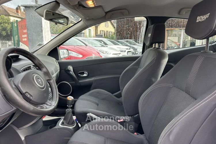 Renault Clio RS 2.0i - 200 3p Clim + Regulateur de vitesse - <small></small> 13.990 € <small>TTC</small> - #34