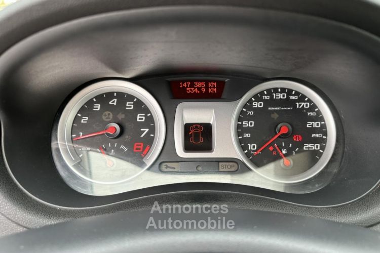 Renault Clio RS 2.0i - 200 3p Clim + Regulateur de vitesse - <small></small> 13.990 € <small>TTC</small> - #42