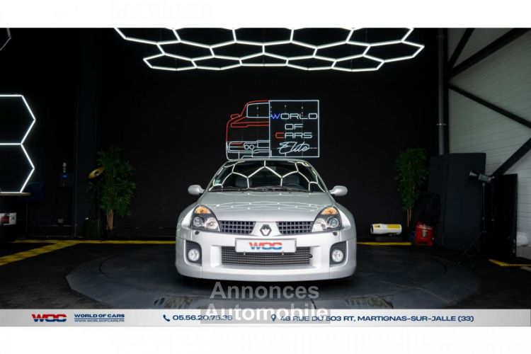 Renault Clio RS 3.0i V6 II V6 BERLINE V6 PHASE 2 - <small></small> 72.900 € <small>TTC</small> - #68