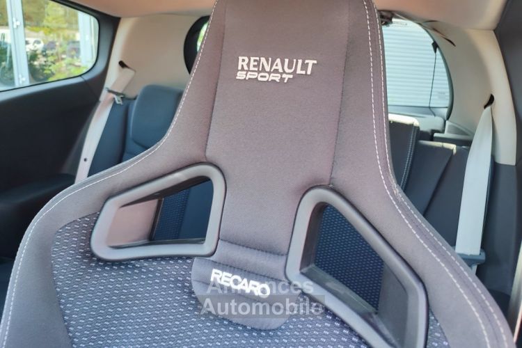 Renault Clio RS F1 TEAM 2.0 200ch - <small></small> 19.990 € <small>TTC</small> - #17