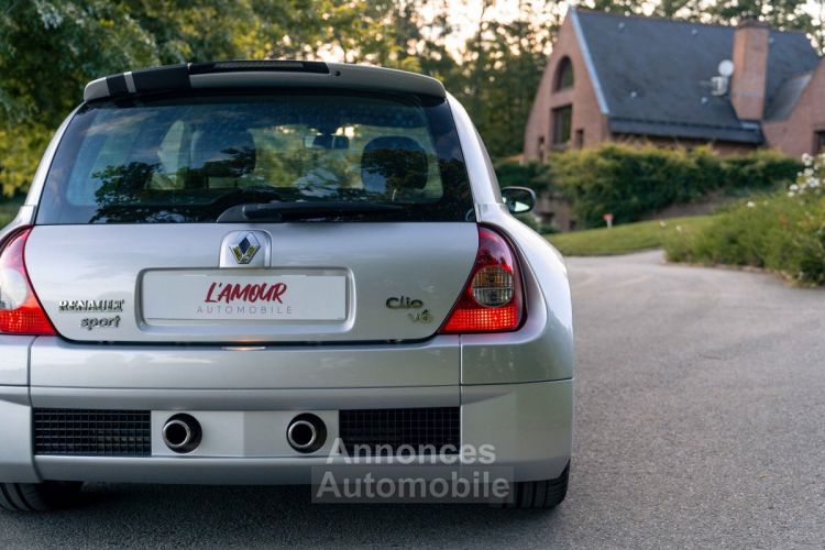 Renault Clio V6 3.0 255ch - <small></small> 68.900 € <small>TTC</small> - #20