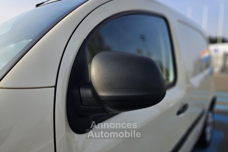 Renault Kangoo Express L1 1.5 Energy dCi - 95 II FOURGON PRO+ PHASE 2 couleur VANILLE - <small></small> 13.990 € <small>TTC</small> - #25