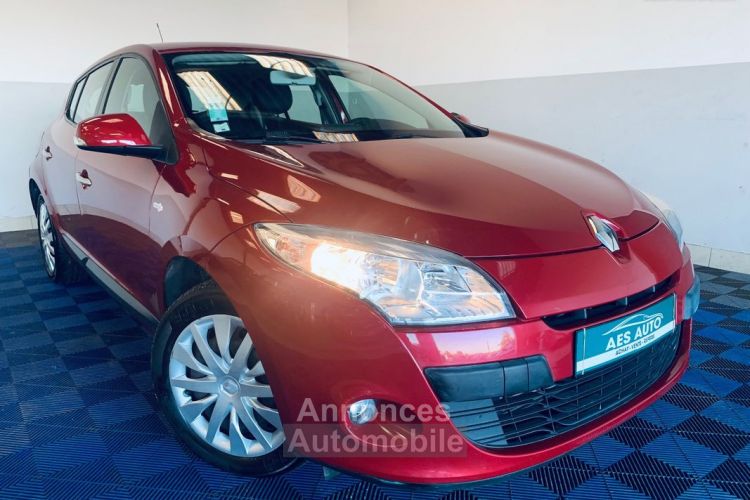 Renault Megane III BERLINE 1.5 dCi 90 ch eco2 Carminat Tom-Tom Euro 5 - <small></small> 7.490 € <small>TTC</small> - #1