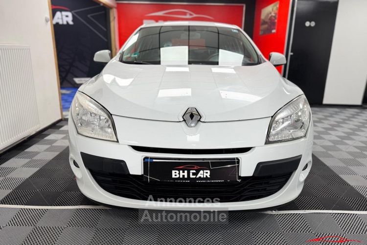 Renault Megane III Hatchback 1.5 dCi FAP EDC 110 cv Boîte auto - <small></small> 6.990 € <small>TTC</small> - #2