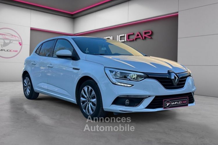 Renault Megane IV BERLINE 1.2 TCe 100ch Energy Life - ECRAN TACTILE CARPLAY CAMERA DE RECUL - <small></small> 8.990 € <small>TTC</small> - #1