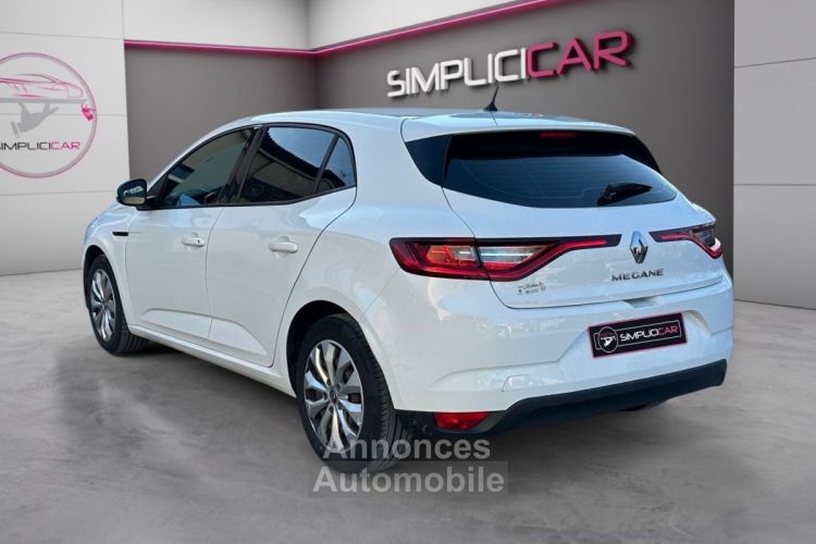 Renault Megane IV BERLINE 1.2 TCe 100ch Energy Life - ECRAN TACTILE CARPLAY CAMERA DE RECUL - <small></small> 8.990 € <small>TTC</small> - #3