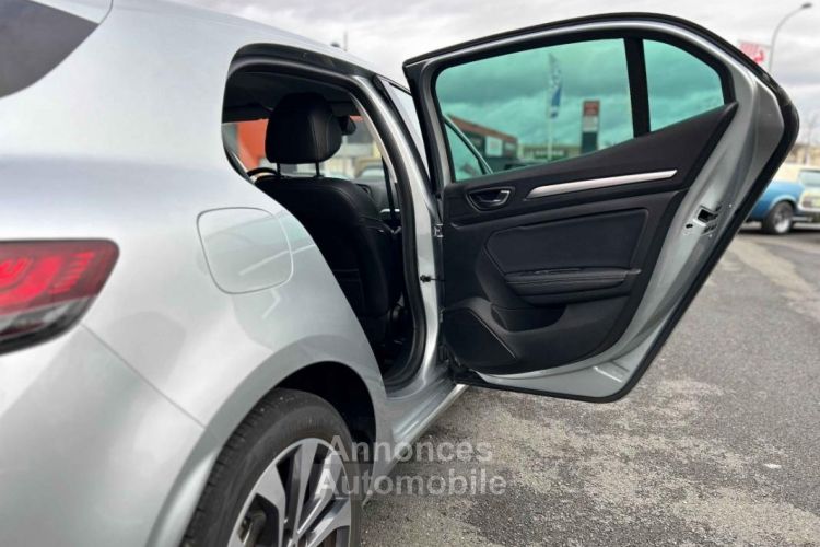 Renault Megane IV Berline Blue dCi 115 EDC Techno - <small></small> 22.990 € <small>TTC</small> - #44