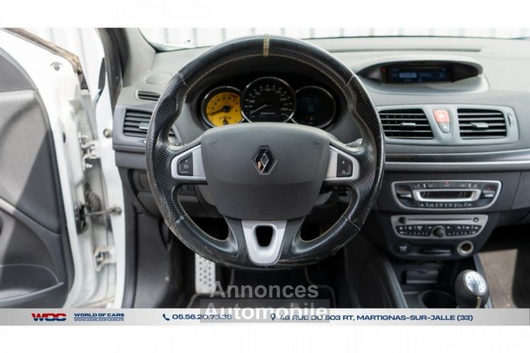 Renault Megane Mégane Coupé 2.0i 16V - 250 III COUPE R.S PHASE 1 - <small></small> 24.490 € <small>TTC</small> - #21