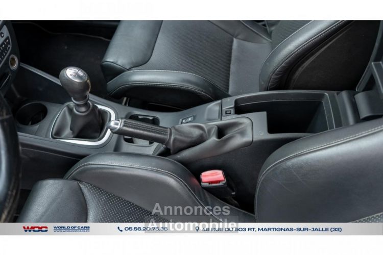 Renault Megane Mégane Coupé 2.0i 16V - 250 III COUPE R.S PHASE 1 - <small></small> 24.490 € <small>TTC</small> - #31