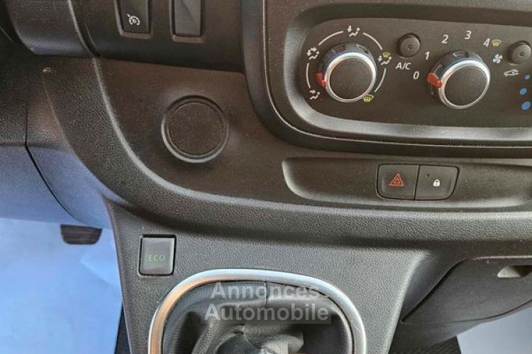 Renault Trafic 3 fourgon phase 2 grand confort l2h1 2.0dci 120cv boite 6 vitesses garantie 12 mois valabe chez - <small></small> 17.990 € <small>TTC</small> - #3