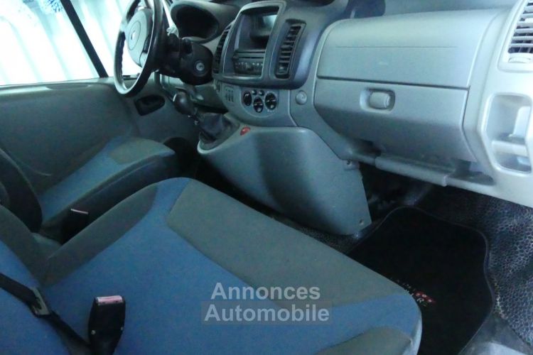 Renault Trafic CABINE APPROFONDIE 6 PLACES Phase 2 L1H1 1200kg 2.0 dCi 16V FAP 115 cv - <small></small> 12.990 € <small>TTC</small> - #14