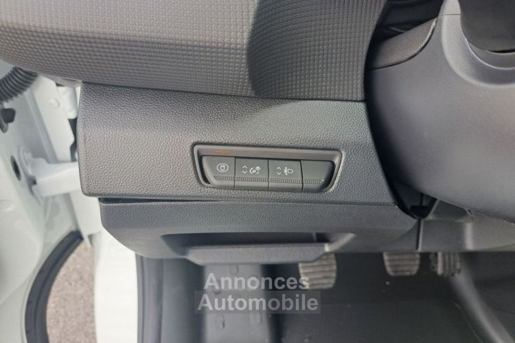 Renault Trafic CABINE APPROFONDIE CA L2H1 3T BLUE DCI 130 GSR2 RED EDITION 6PL - <small></small> 35.988 € <small>TTC</small> - #15