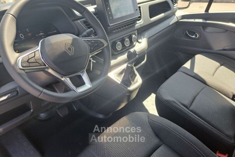 Renault Trafic CABINE APPROFONDIE CA L2H1 3T BLUE DCI 150 BVA9 GSR2 RED EDITION 6PL - <small></small> 38.388 € <small>TTC</small> - #4