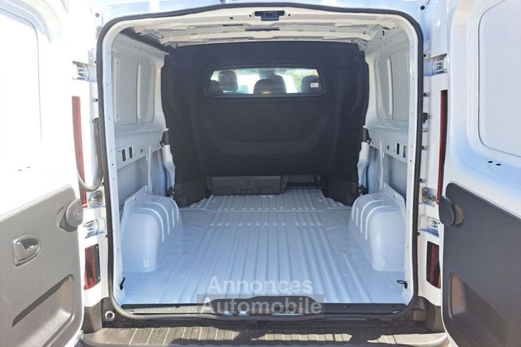 Renault Trafic CABINE APPROFONDIE CA L2H1 3T BLUE DCI 150 EDC RED 6PL NOUVEAU - <small></small> 39.000 € <small>TTC</small> - #21