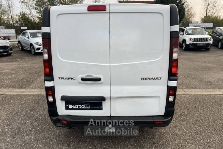 Renault Trafic Combi III L2H1 2.0 dCi 145ch S&S 3 places Clim Régulateur Attelage TVA20% 19,000Euro H.T. - <small></small> 22.800 € <small>TTC</small> - #5