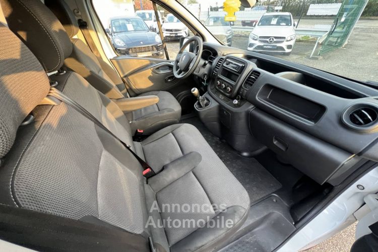 Renault Trafic Combi III L2H1 2.0 dCi 145ch S&S 3 places Clim Régulateur Attelage TVA20% 19,000Euro H.T. - <small></small> 22.800 € <small>TTC</small> - #7