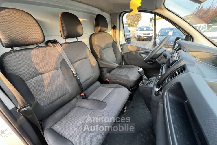 Renault Trafic Combi III L2H1 2.0 dCi 145ch S&S 3 places Clim Régulateur Attelage TVA20% 19,000Euro H.T. - <small></small> 22.800 € <small>TTC</small> - #8