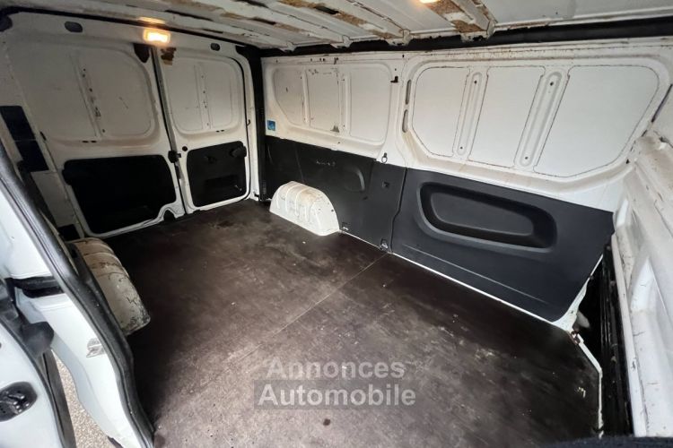 Renault Trafic Combi III L2H1 2.0 dCi 145ch S&S 3 places Clim Régulateur Attelage TVA20% 19,000Euro H.T. - <small></small> 22.800 € <small>TTC</small> - #13