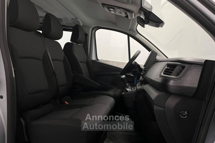 Renault Trafic Combi L2 2.0 Blue dCi 150ch Energy S&S Zen 9 places / 658,23 € * - <small></small> 47.990 € <small>TTC</small> - #17