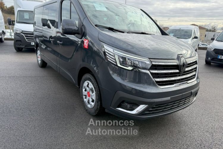 Renault Trafic COMBI L2 Blue dCi 150 RED EDITION 9PL - <small></small> 39.990 € <small>TTC</small> - #1