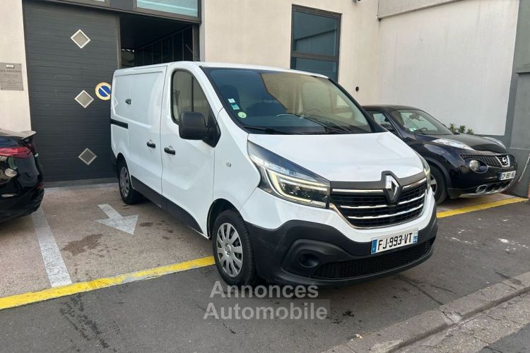 Renault Trafic fourgon L1H1 1200kg 2.0 DCI 120 Grand Confort Garantie 12 mois GPS 1ère main Radar de recul PRIX TTC TVA récupérable - <small></small> 12.990 € <small>TTC</small> - #1