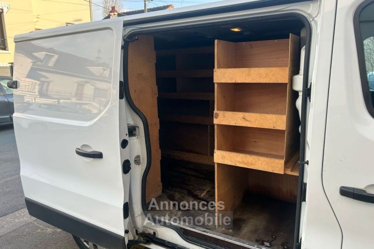 Renault Trafic fourgon L1H1 1200kg 2.0 DCI 120 Grand Confort Garantie 12 mois GPS 1ère main Radar de recul PRIX TTC TVA récupérable - <small></small> 12.990 € <small>TTC</small> - #3