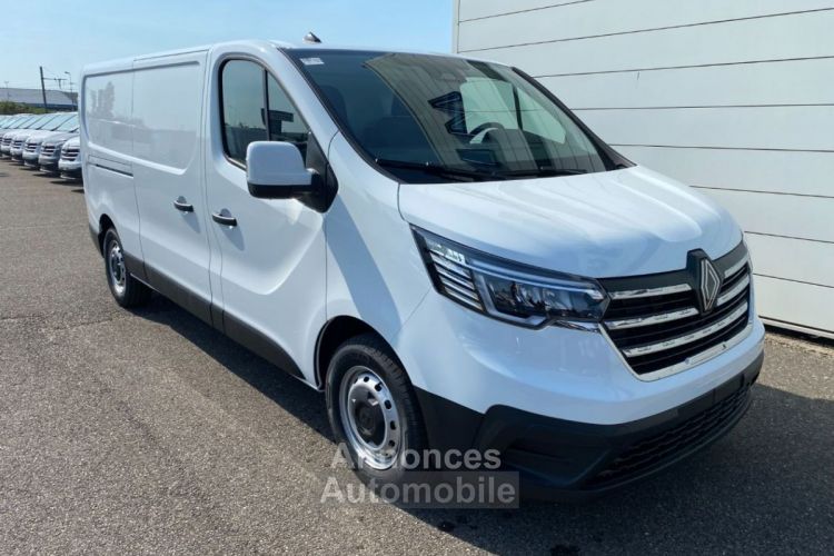 Renault Trafic FOURGON L1H1 3T BLUE DCI 130 GSR2 RED EDITION 3PL - <small></small> 31.188 € <small>TTC</small> - #1