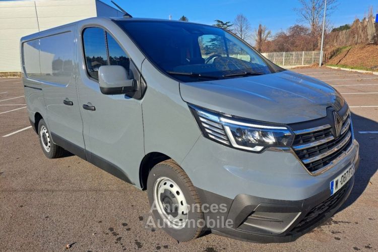 Renault Trafic FOURGON L1H1 3T BLUE DCI 130 GSR2 RED EDITION 3PL NOUVEAU RESTYLÉ - <small></small> 32.388 € <small>TTC</small> - #1