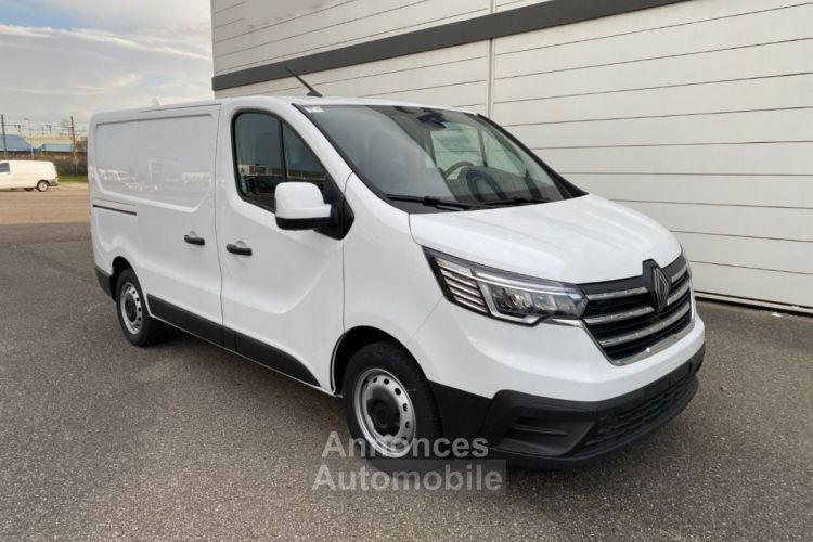 Renault Trafic FOURGON L1H1 3T BLUE DCI 150 GSR2 RED EDITION PLUS - <small></small> 31.188 € <small>TTC</small> - #1