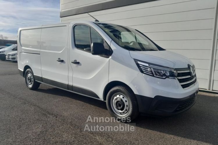 Renault Trafic FOURGON L2H1 3000 KG BLUE DCI 150 EDC RED EDITION - <small></small> 35.990 € <small>TTC</small> - #1