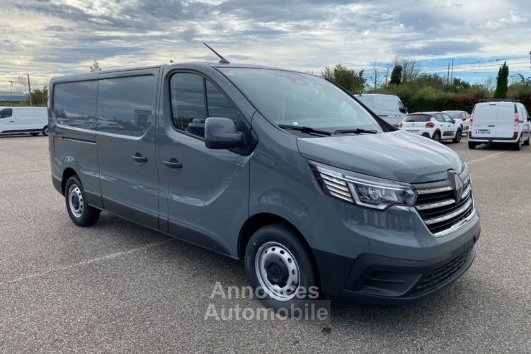 Renault Trafic FOURGON L2H1 3T BLUE DCI 150 EDC GSR2 RED EDITION - <small></small> 35.988 € <small>TTC</small> - #1