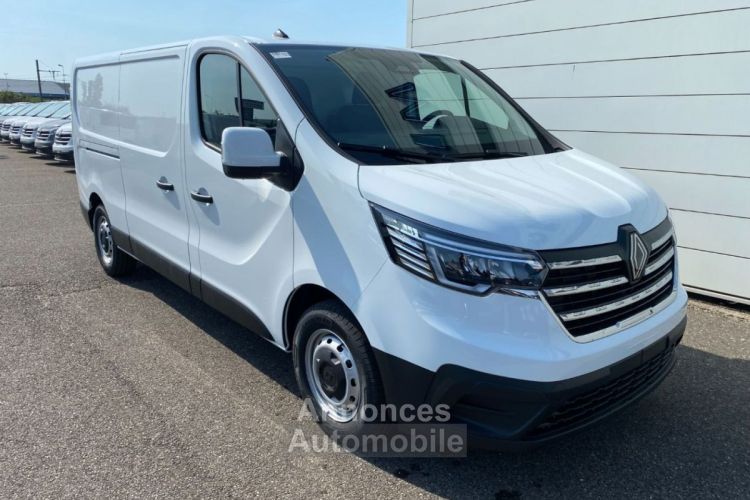 Renault Trafic FOURGON L2H1 3T BLUE DCI 150 EDC GSR2 RED EDITION NOUVEAU RESTYLÉ - <small></small> 34.680 € <small>TTC</small> - #1