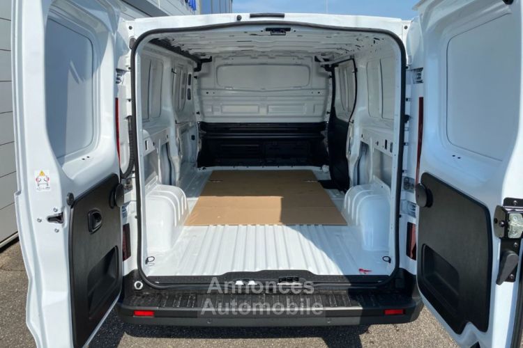 Renault Trafic FOURGON L2H1 3T BLUE DCI 150 EDC GSR2 RED EDITION NOUVEAU RESTYLÉ - <small></small> 34.680 € <small>TTC</small> - #4