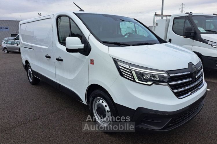 Renault Trafic FOURGON L2H1 3T BLUE DCI 150 GSR2 RED EDITION 3PL - <small></small> 32.388 € <small>TTC</small> - #1